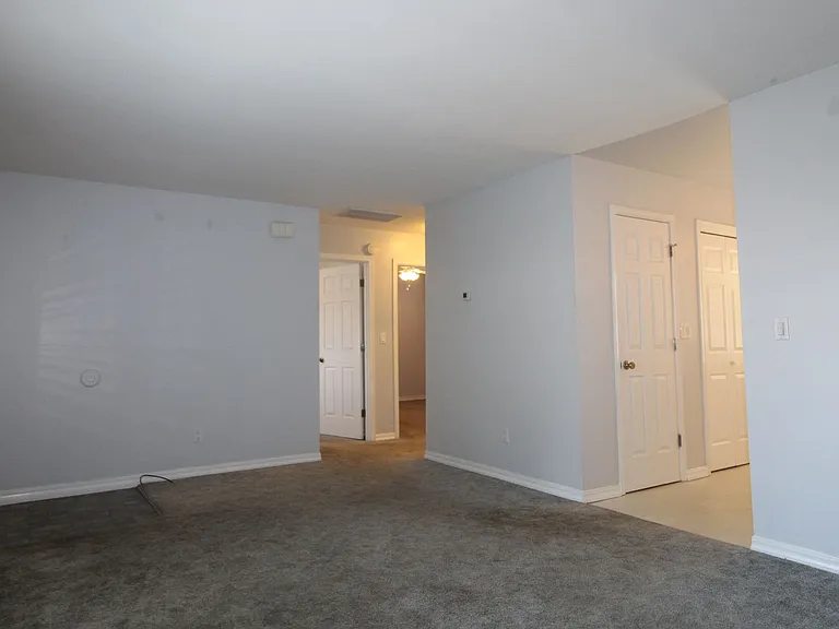 738-744 W Oregon Ave — Photo 5