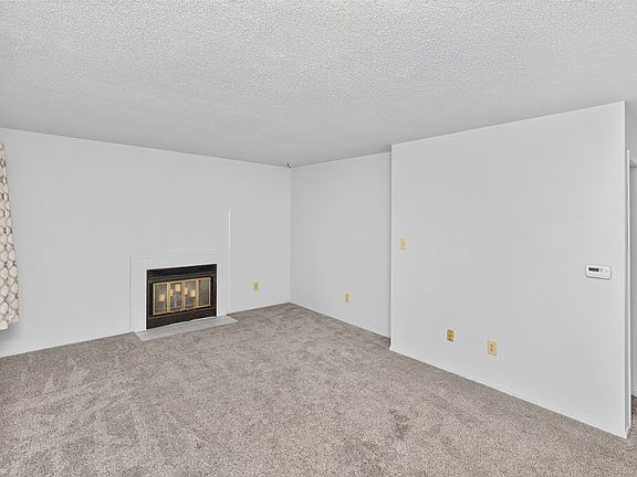 3rd image of 8632 Alpine Dr #A