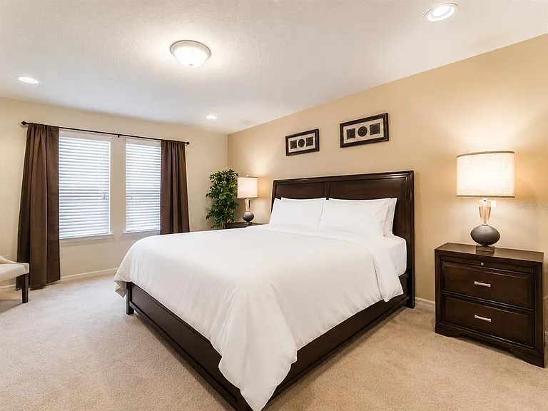 8928 Adriatico Ln — Photo 9