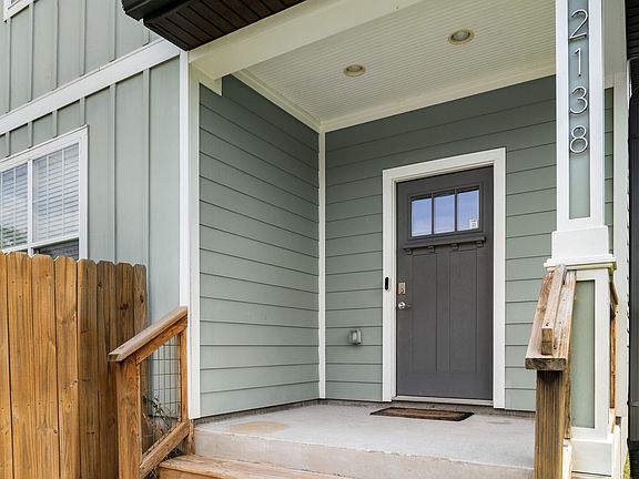 3rd image of 2138 15th Ave N