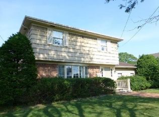 131 Sunset Dr, Sayville, NY 11782