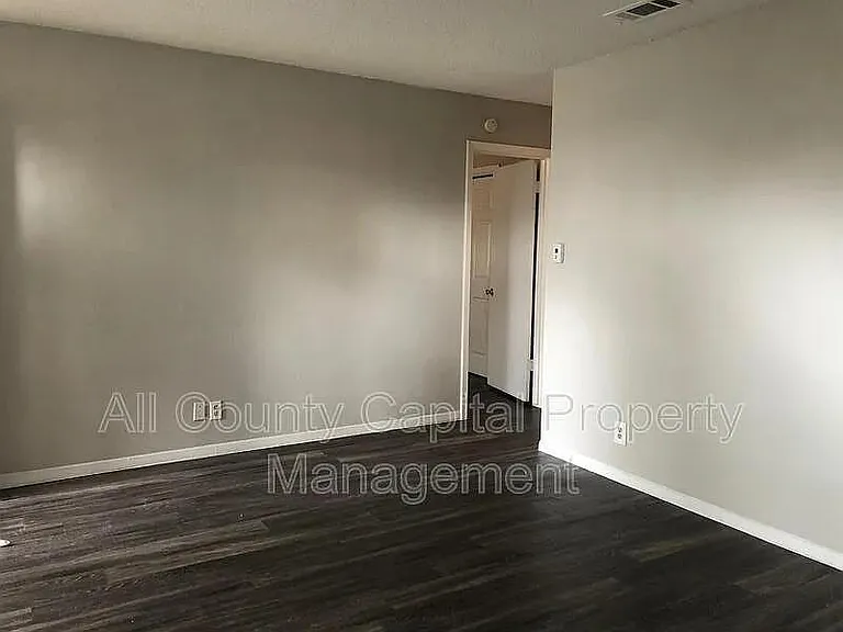 6508 S 1st St #101 — Photo 7