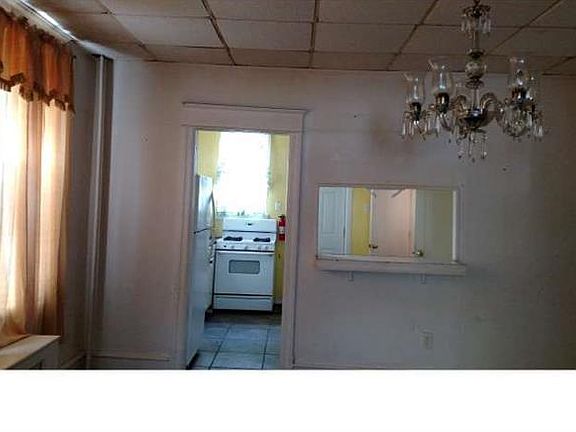 5th image of 122 N Hartford Ave