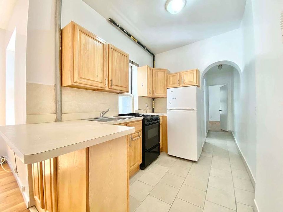 2nd image of 520 W 175th St APT 2