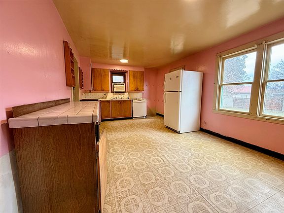4th image of 800 Central Ave