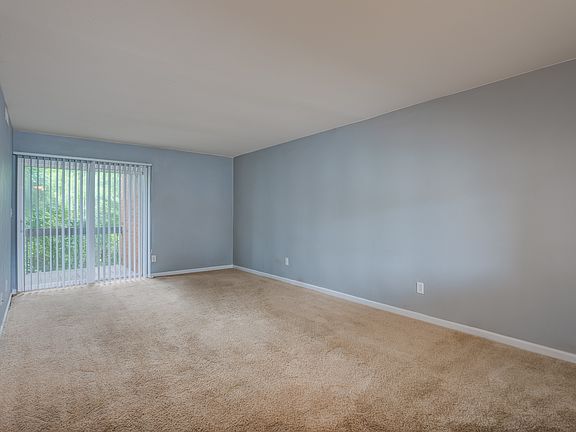 4th image of 1943 Greenpoint Dr APT 201