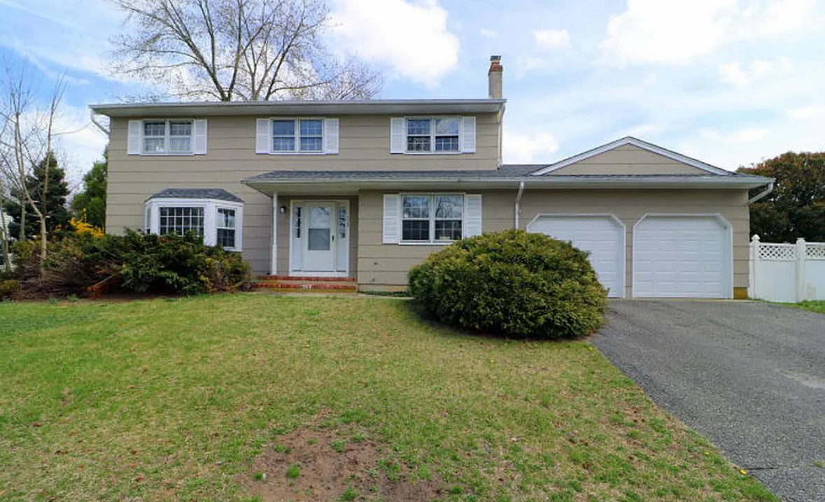 1125 Old Freehold Rd photo 1