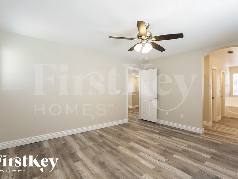5681 Woods Crossing St — Photo 8