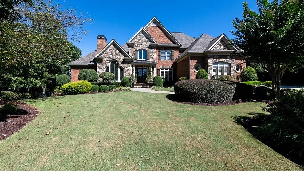 7 bed, 9.0 bath, 8650 sqft, $10,000 — Photo 3