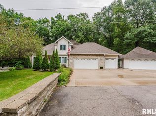 326 Westminster Dr, Mackinaw, IL 61755