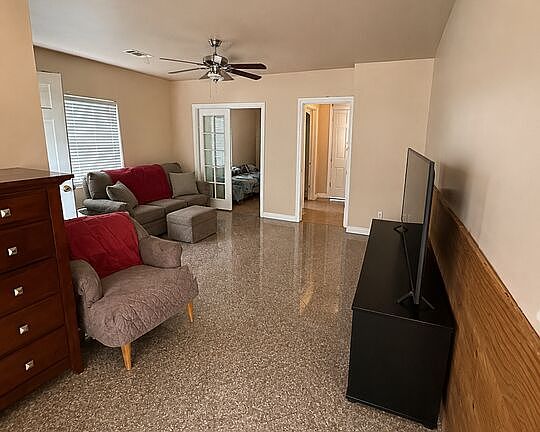 3rd image of 2700 Norton Ave