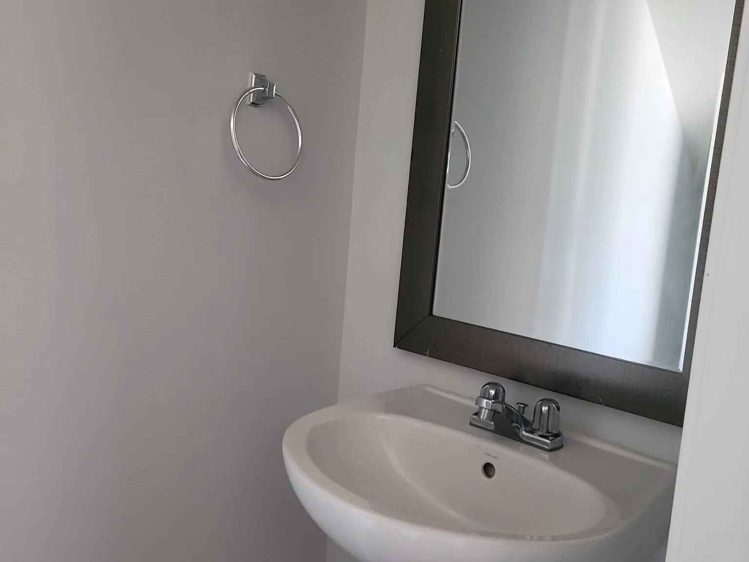 144 Winslow Ln — Photo 3