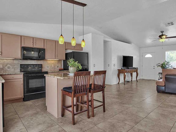 5th image of 1092 S Ironwood Dr