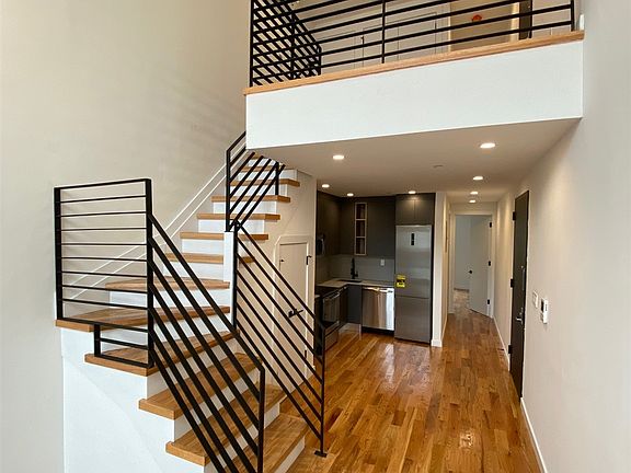4th image of 625 Halsey St #4C