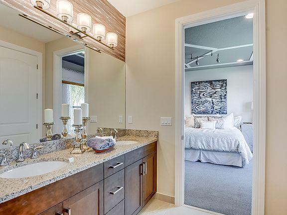 Dual sinks in owner s bath