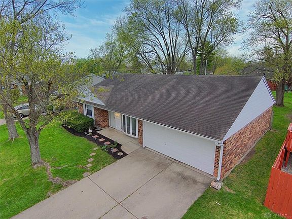 3rd image of 75 Bradley Dr
