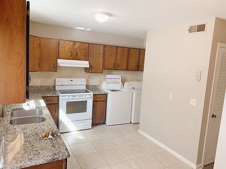 1435 Shirley St #2 — Photo 1