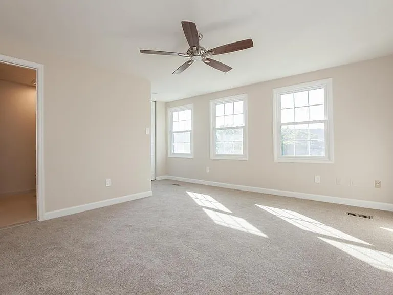 2911 Bridgehampton Ct — Photo 8