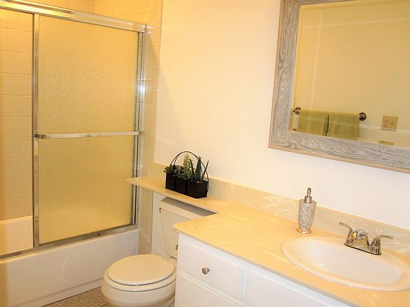 5th image of 350 S Oakland Ave Unit 110