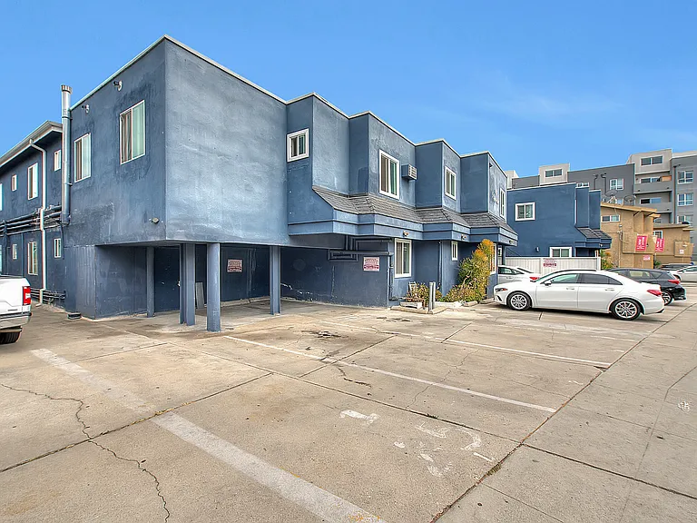 2830 S Sepulveda — Photo 37