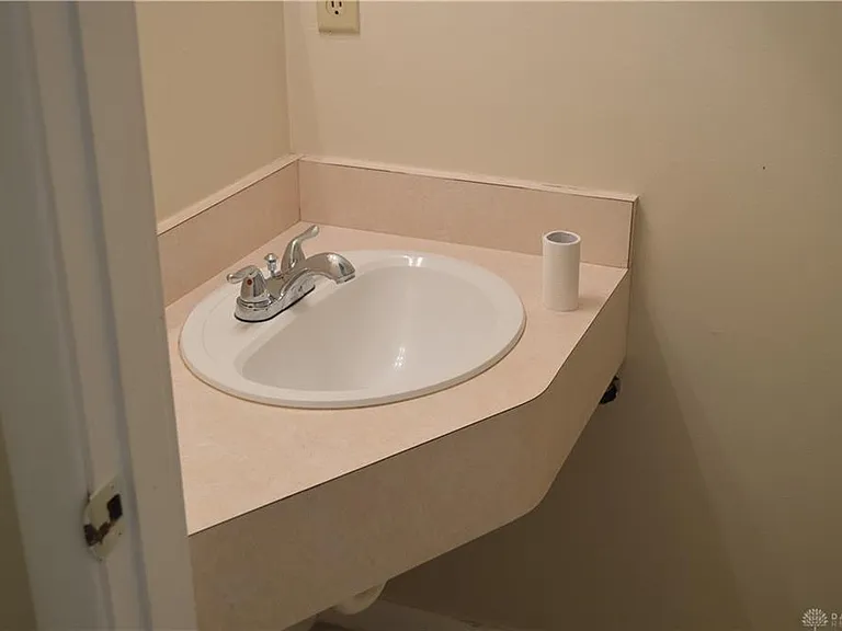 1217 Robbins Run Ct — Photo 8