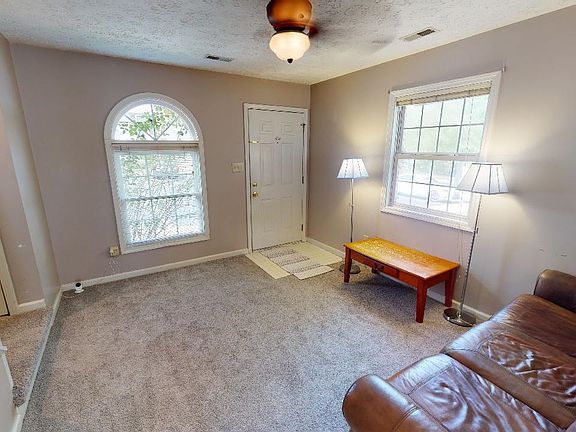 3rd image of 640 E Sherwood Hills Dr