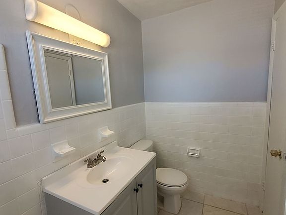 4th image of 22025 Beverly Ave