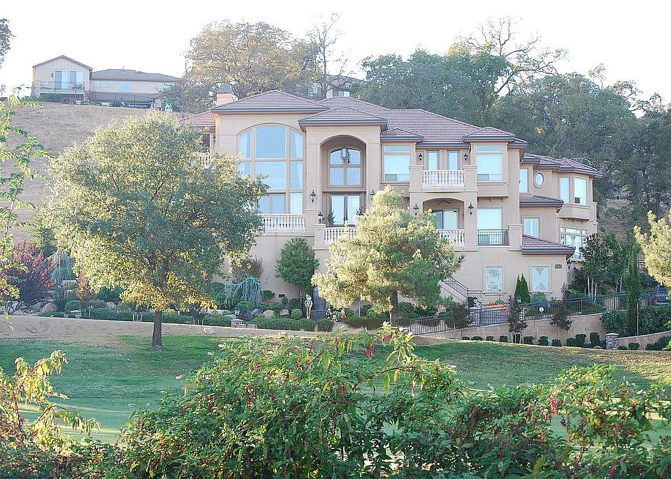 2nd image of 2576 Clubhouse Dr W