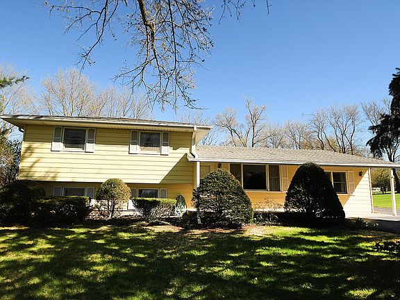 2nd image of 942 Somerset Pl