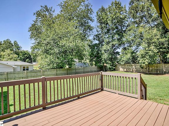 2nd image of 9 Shenandoah Dr
