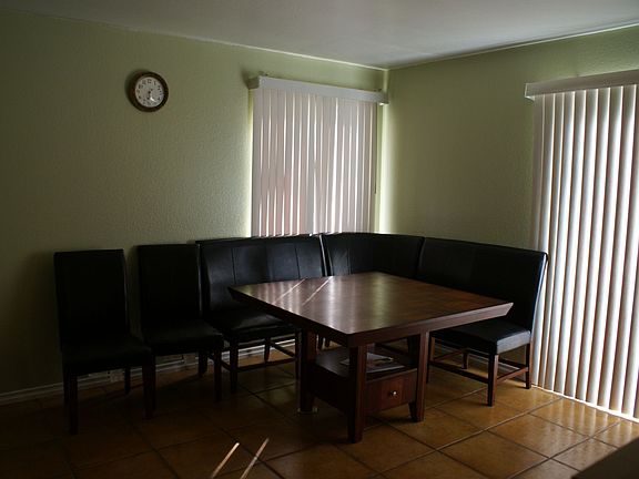 DR / Breaksfast nook off kitchen