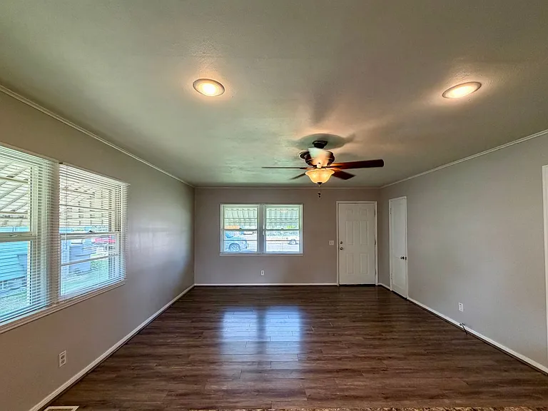 1210 Potter Ave — Photo 2