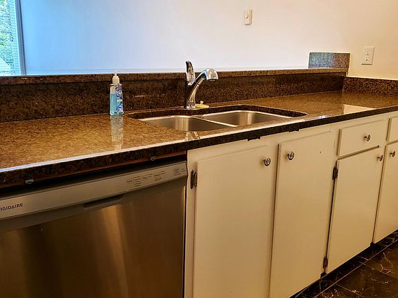 3rd image of 17431 Ambaum Blvd S Unit B15
