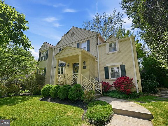3rd image of 8504 Lynwood Pl