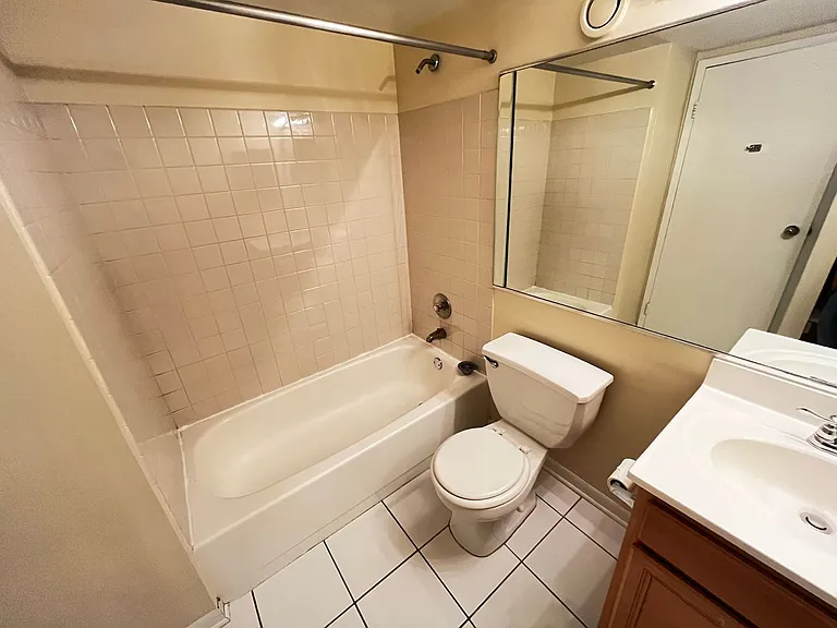 711 W Gordon Ter #118 — Photo 16