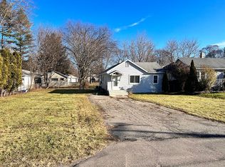 2459 Willow Beach St, Keego Harbor, MI 48320