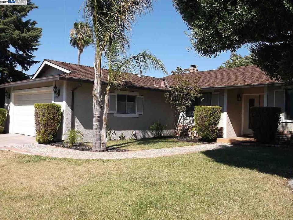 1st image of 3731 Roundhill Dr