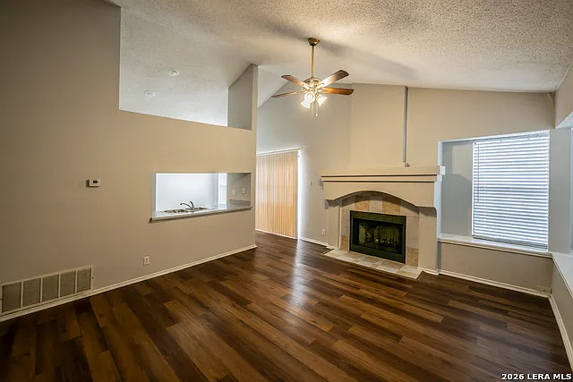 3 bed, 2.0 bath, 1044 sqft, $1,350 — Photo 4