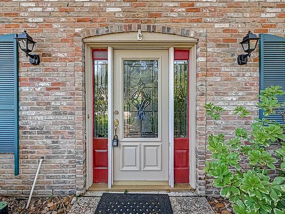 4th image of 15015 Pebble Bend Dr