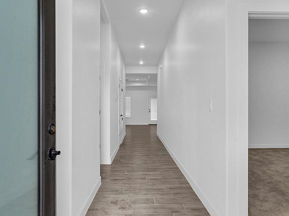 3rd image of 365 Playa Vista St