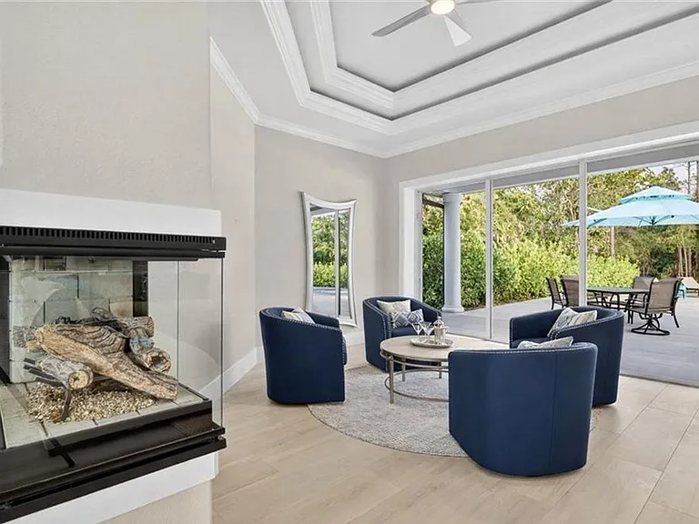 6461 Livingston Woods Ln — Photo 12