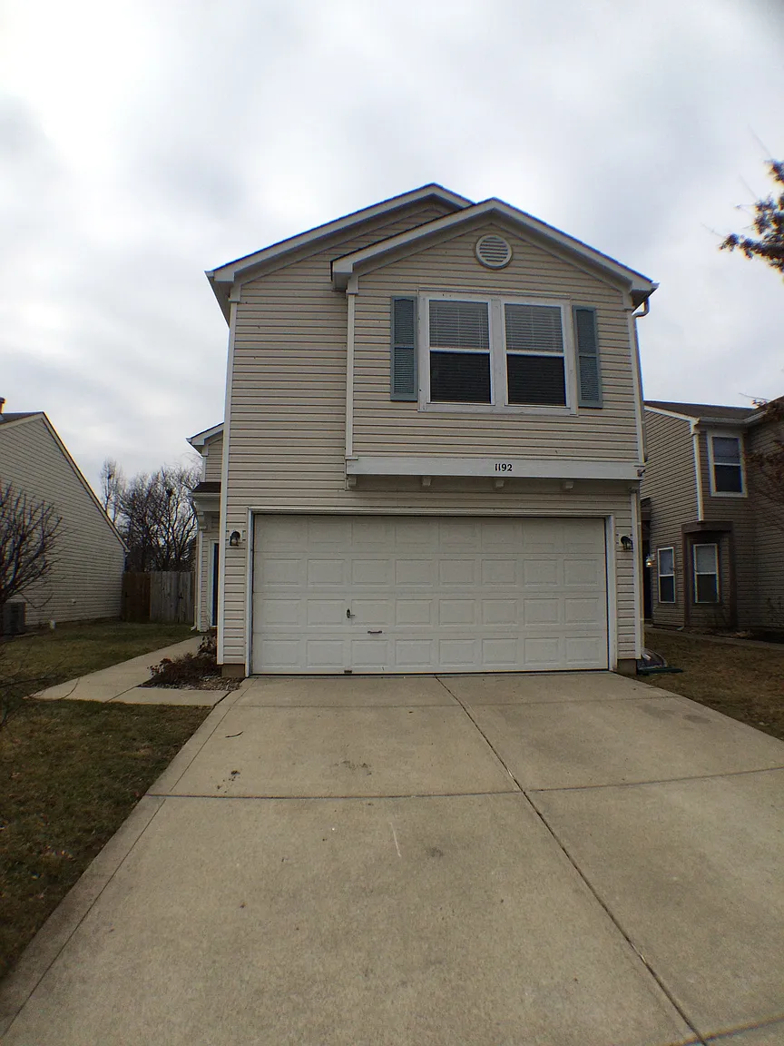 1192 Crescent Dr photo 1