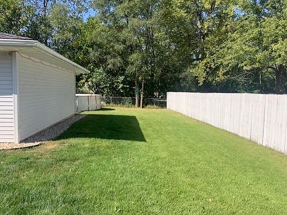 3rd image of 4668 Cromwell Ln