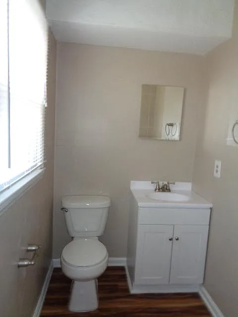2 bed, 1.5 bath, 950 sqft, $975 — Photo 2