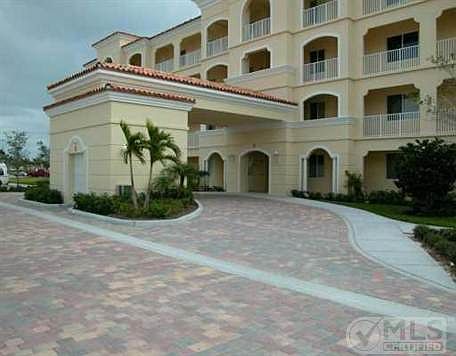 1st image of 32 Harbour Isle Dr W Unit 102