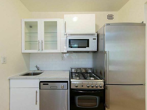 3rd image of 322 W 14th St #2F