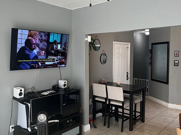 4th image of 411 NW 25th Ave #3