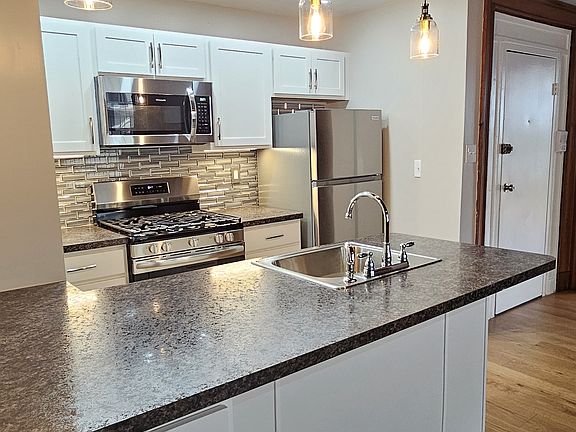 4th image of 146 S Fairmount St APT 1