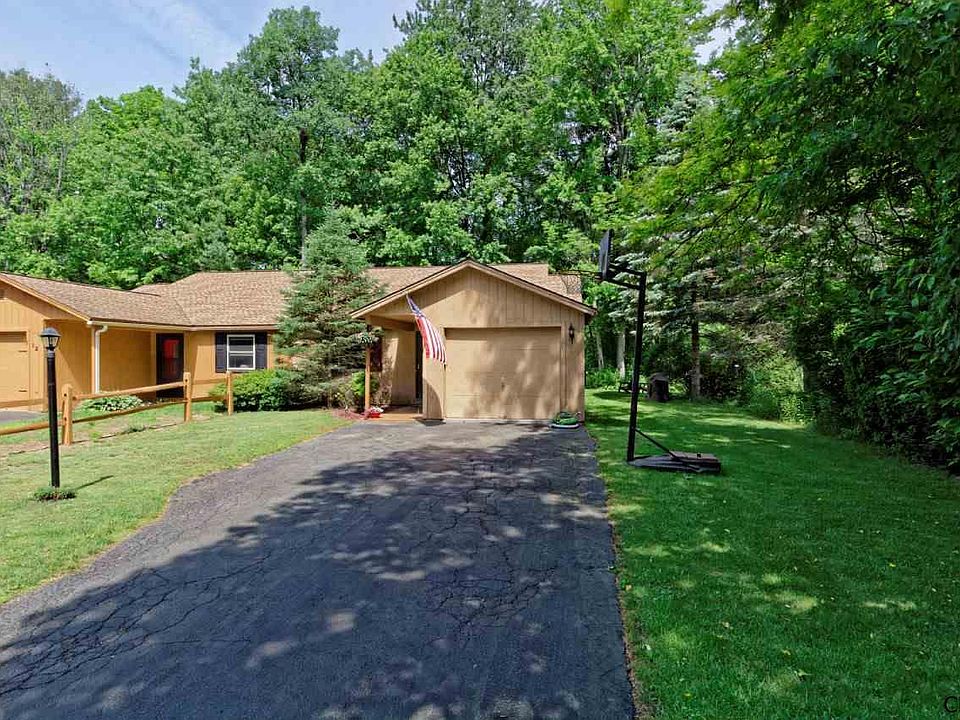 1st image of 10 Glenbrook Dr