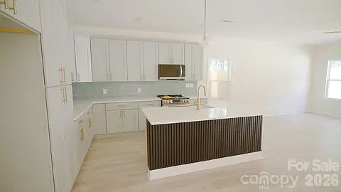 501 Granby Cir — Photo 3